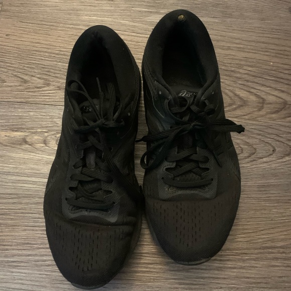 Asics Shoes - Used asics sneakers